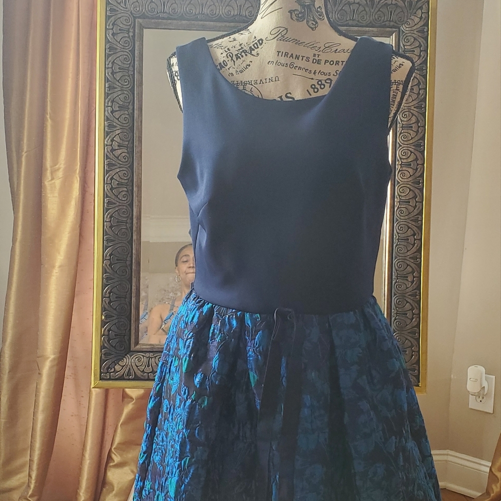 Dress - Picture 6 of 6